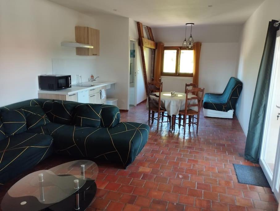 Appartement Dans Village Calme A 5 Min Des Lacs Mathaux エクステリア 写真