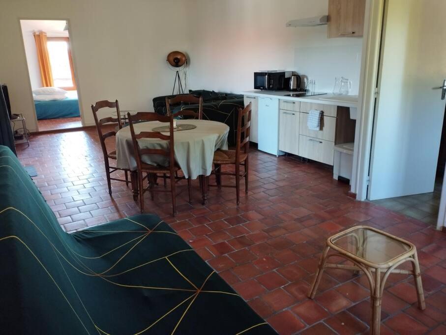 Appartement Dans Village Calme A 5 Min Des Lacs Mathaux エクステリア 写真