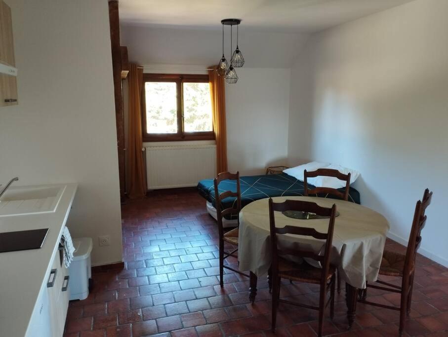 Appartement Dans Village Calme A 5 Min Des Lacs Mathaux エクステリア 写真